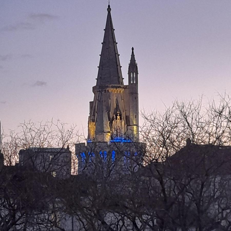 Un Hotel En Ville La Rochelle  Bagian luar foto