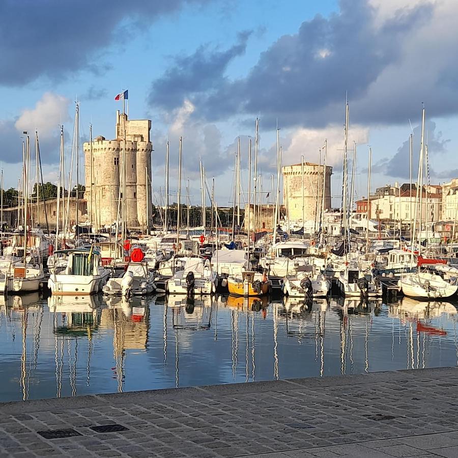 Un Hotel En Ville La Rochelle  Bagian luar foto